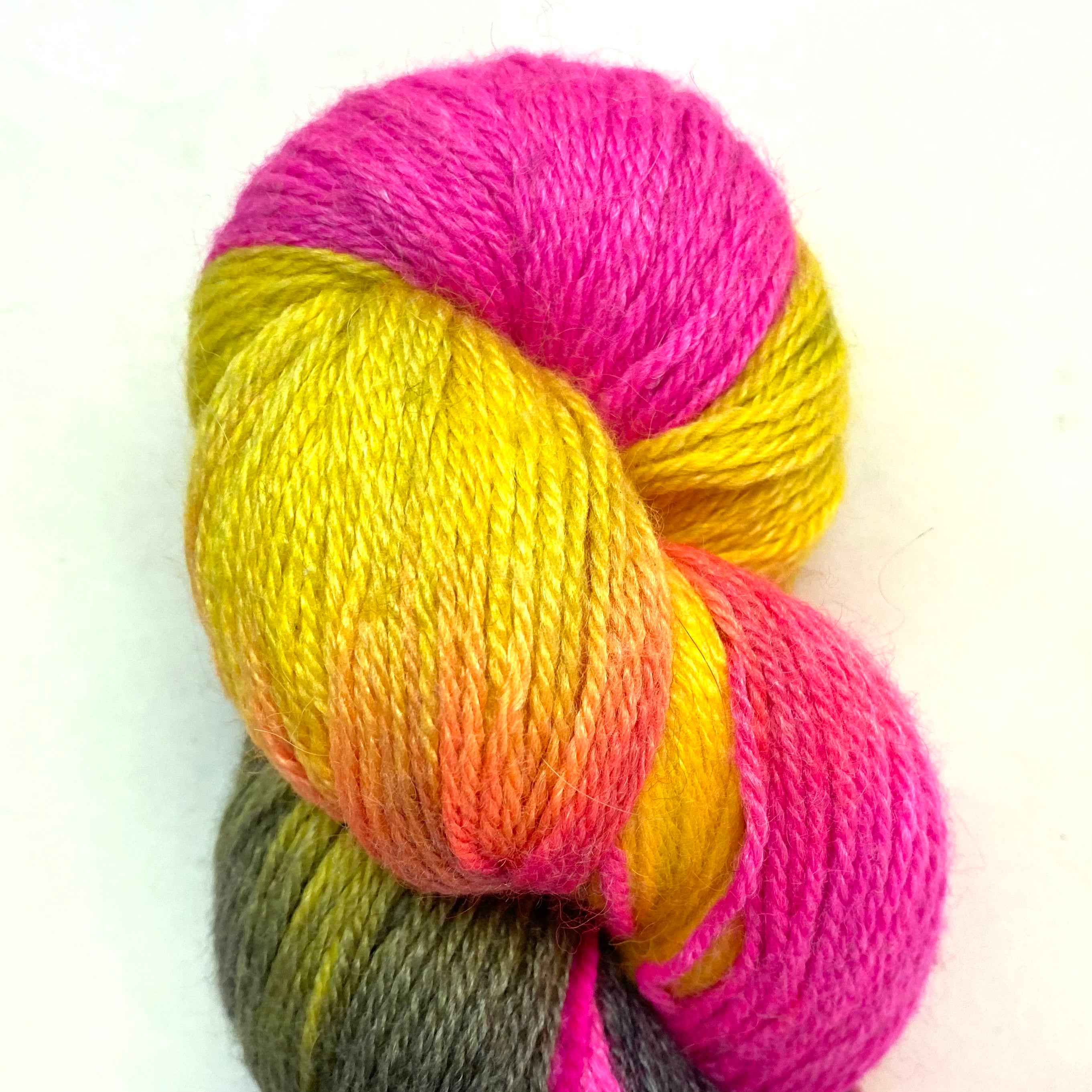 Hand-dyed alpaca — Spotted Circus — Sinestro (Fingering, 400yd)