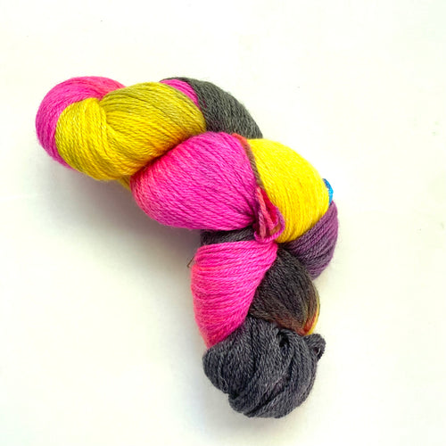 Hand-dyed alpaca — Spotted Circus — Sinestro (Fingering, 400yd)